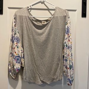 Daytrip M silver/gray shirt w colorful sleeves! Perf alone or w Jean jacket!